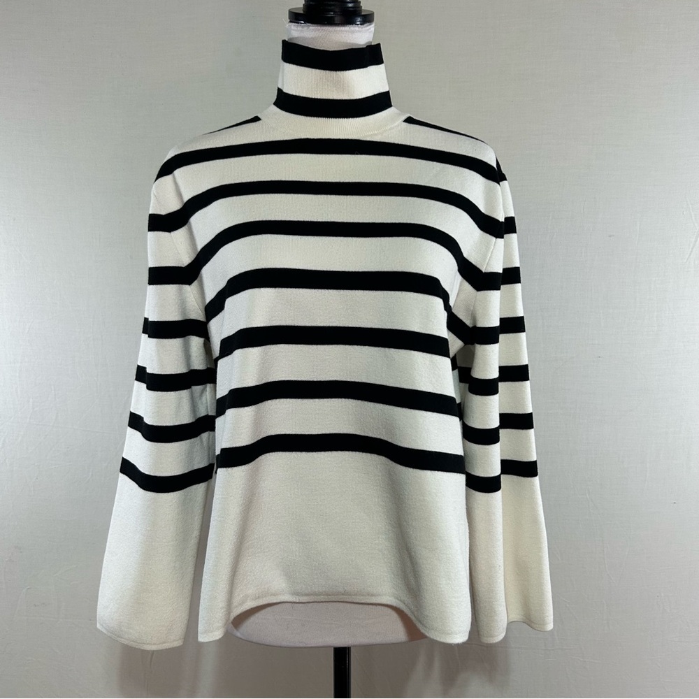 H&M Black and Off-White Striped Turtleneck Sweater size S